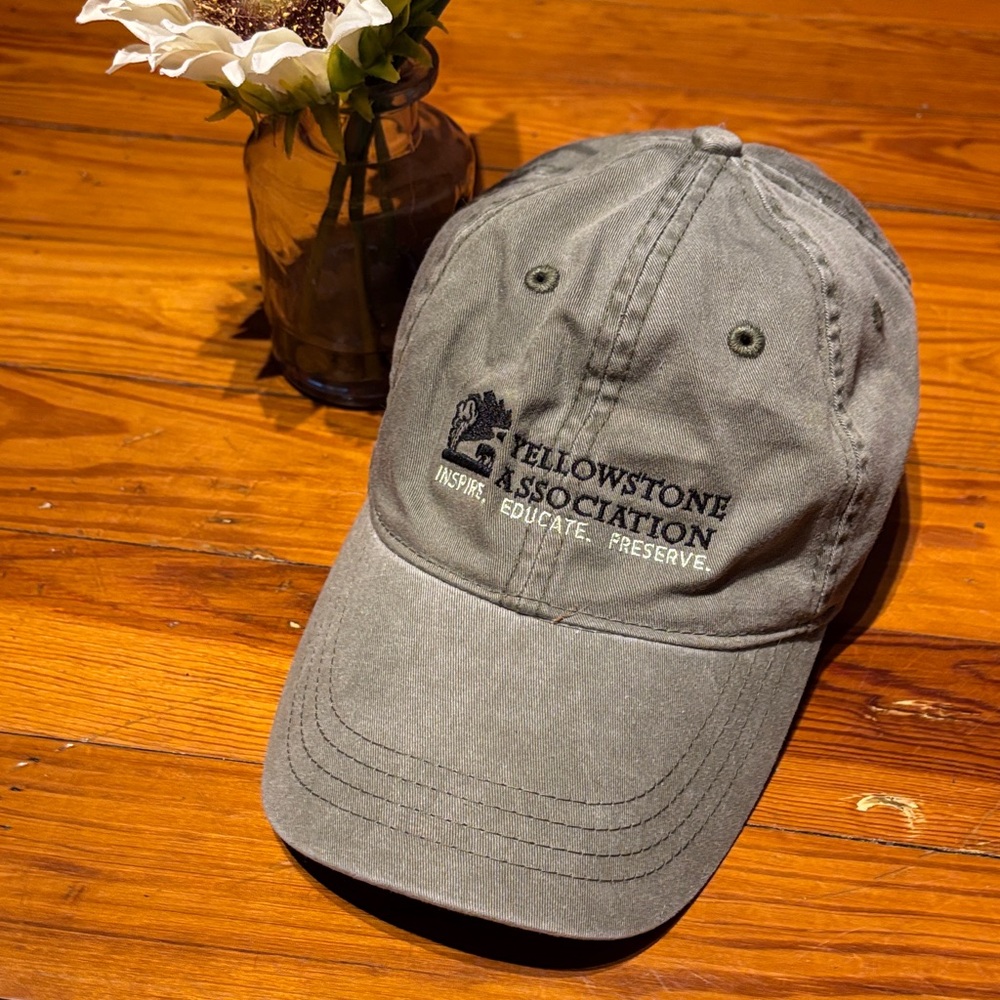 🛍️ Gray Baseball Cap